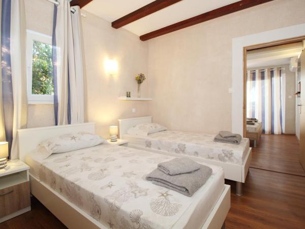 Apartments PALMA Bed & Breakfast : photo 9 de la chambre appartement - vue sur mer