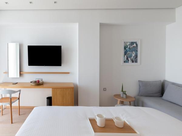 Messinian Icon Hotel & Suites : photo 9 de la chambre chambre triple supérieure - vue sur mer