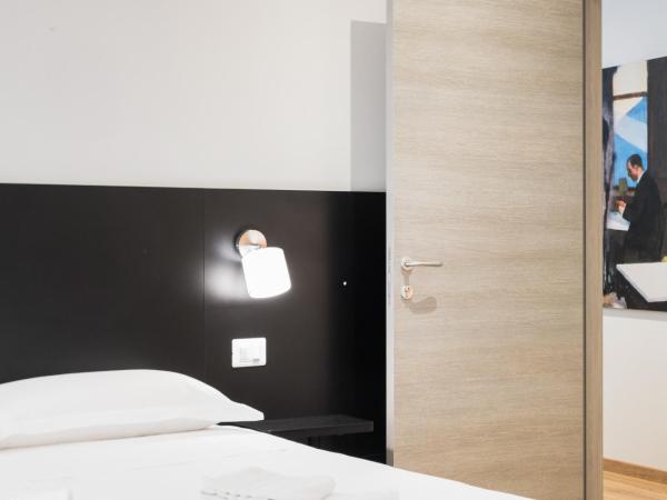 ParcoSantaTeresa Suites LOC-02279 : photo 3 de la chambre chambre double avec salle de bains privative