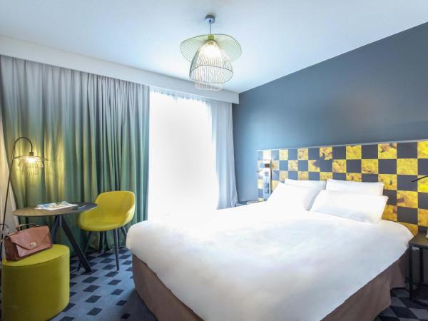 Mercure Hyères Centre Côte d'Azur : photo 10 de la chambre chambre privilège avec lit double et balcon