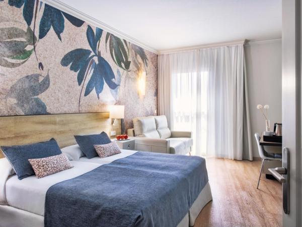 Salles Hotel Málaga Centro : photo 1 de la chambre chambre triple