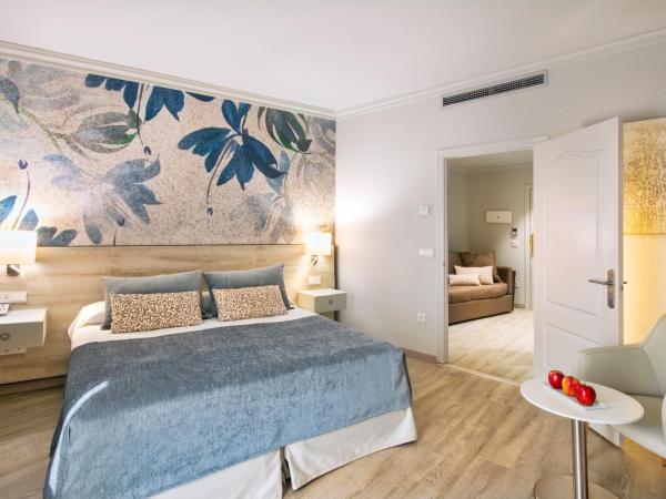 Salles Hotel Málaga Centro : photo 5 de la chambre chambre familiale (2 adultes et 2 enfants)