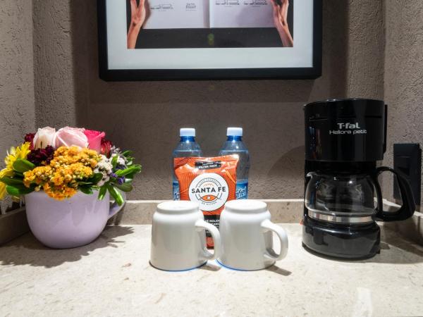 Hotel Ronda Minerva : photo 1 de la chambre suite supérieure lit king-size