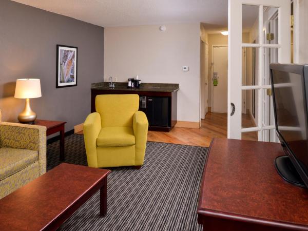 La Quinta by Wyndham Indianapolis South : photo 2 de la chambre suite lit king-size