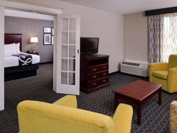 La Quinta by Wyndham Indianapolis South : photo 3 de la chambre suite lit king-size