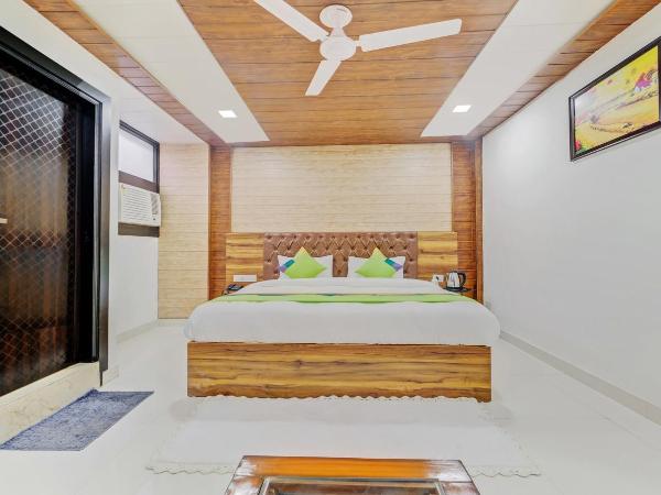 Treebo Trend Nysha Palace Mahipalpur : photo 2 de la chambre chambre double standard