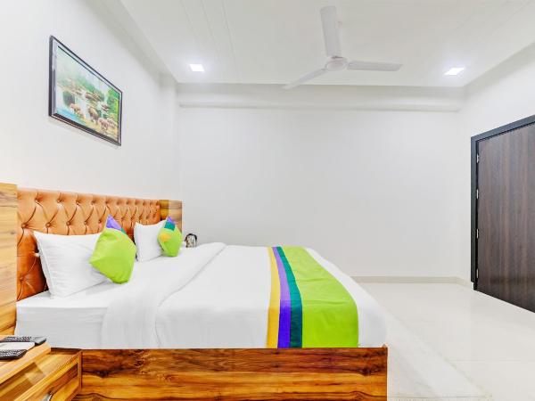 Treebo Trend Nysha Palace Mahipalpur : photo 2 de la chambre chambre double deluxe