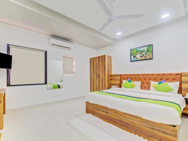 Treebo Trend Nysha Palace Mahipalpur : photo 8 de la chambre chambre double deluxe