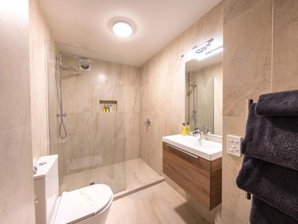 Lomond Lodge Motel & Apartments : photo 7 de la chambre studio with garden patio