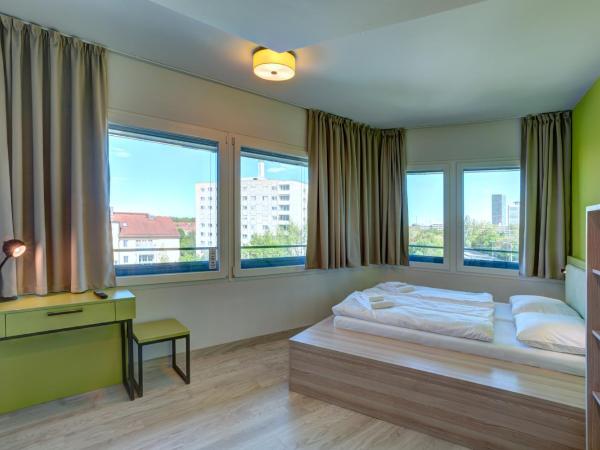 MEININGER Hotel München Olympiapark : photo 1 de la chambre chambre lits jumeaux