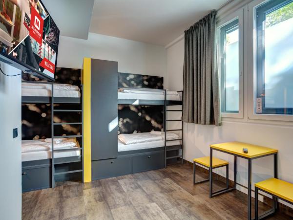 MEININGER Hotel München Olympiapark : photo 1 de la chambre lit dans dortoir mixte de 6 lits