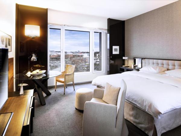 Grand Hyatt Berlin : photo 7 de la chambre chambre lit king-size - vue sur ville