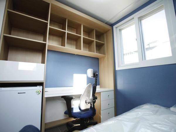 The Core Albergue : photo 9 de la chambre chambre simple avec salle de bains 