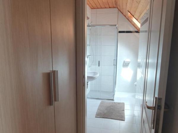 Hollik Apartmanház : photo 9 de la chambre chambre lit queen-size avec balcon