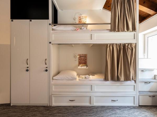 Downtown Boutique Hostel : photo 2 de la chambre lit dans dortoir pour femmes de 6 lits