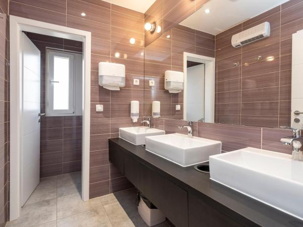 Downtown Boutique Hostel : photo 5 de la chambre lit dans dortoir mixte de 8 lits 