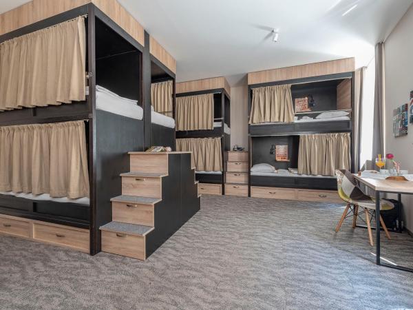 Downtown Boutique Hostel : photo 1 de la chambre lit dans dortoir mixte de 8 lits 