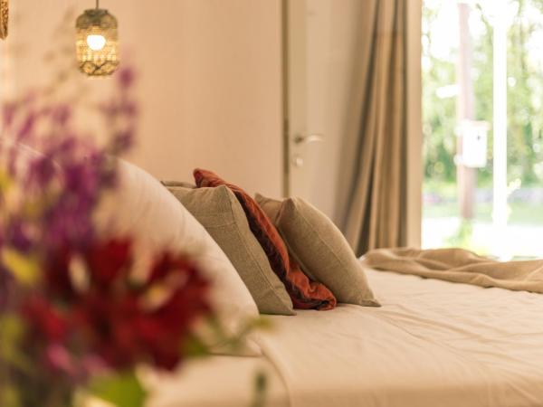 Luna Inn B&B : photo 8 de la chambre chambre double - vue sur jardin