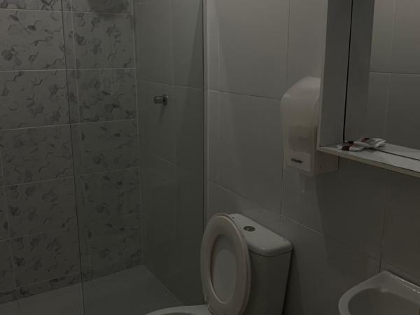 CP Hotel Economic : photo 7 de la chambre chambre double ou lits jumeaux avec salle de bains privative