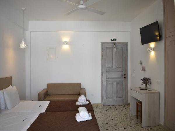 Andriani's Guest House : photo 2 de la chambre chambre double deluxe avec balcon - vue sur mer