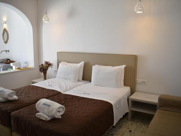 Andriani's Guest House : photo 5 de la chambre chambre double deluxe avec balcon - vue sur mer