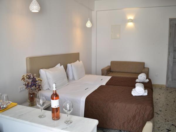 Andriani's Guest House : photo 9 de la chambre chambre double deluxe avec balcon - vue sur mer