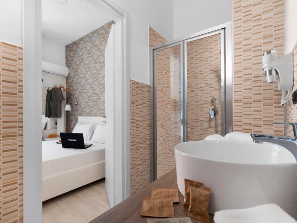 Rainbow Napoli : photo 4 de la chambre chambre double avec balcon