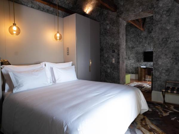 Vila Foz Hotel & SPA - member of Design Hotels : photo 4 de la chambre suite lit king-size - vue sur océan
