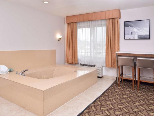 Best Western Airport Plaza Inn Hotel - Los Angeles LAX : photo 2 de la chambre chambre lit king-size avec bain à remous