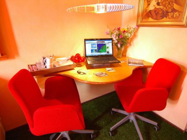 Bed and Breakfast Tulip Gallery : photo 2 de la chambre chambre double avec salle de bains commune