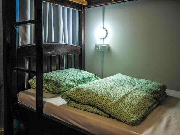 Resort Hostel In City : photo 4 de la chambre bed in female dorm room