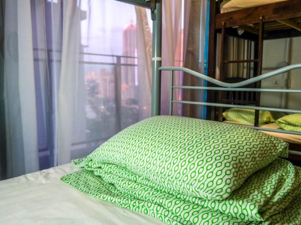 Resort Hostel In City : photo 3 de la chambre bed in female dorm room