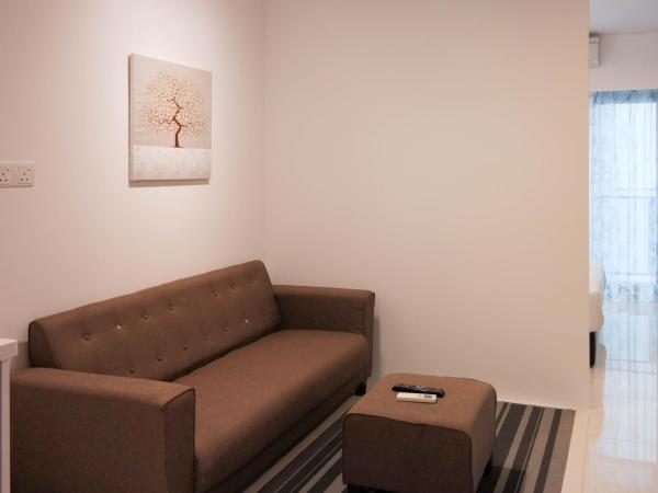 Resort Hostel In City : photo 9 de la chambre studio avec balcon