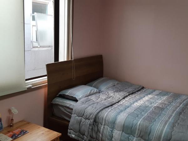 Birdsnest Hostel Hongdae Foreigner only : photo 8 de la chambre chambre triple avec salle de bains commune