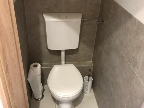 Classic Apartman : photo 3 de la chambre chambre triple avec salle de bains privative