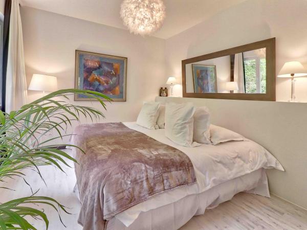 Belfry & Spa by Ligne St Barth : photo 1 de la chambre suite familiale avec balcon et accès gratuit au spa - vue sur sanctuaire