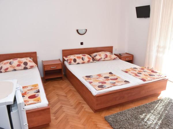 Apartmans and rooms ''Slavica'' : photo 2 de la chambre chambre double - vue sur mer