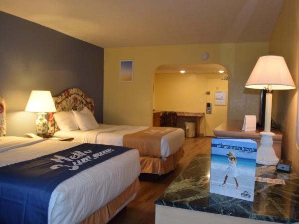 Days Inn by Wyndham Panama City Beach/Ocean Front : photo 1 de la chambre studio avec 2 lits queen-size - vue sur plage - non-fumeurs