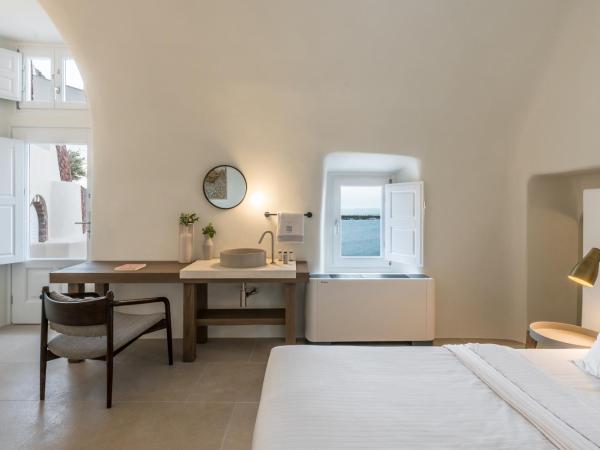 Art Maisons Oia Castle : photo 5 de la chambre suite avec piscine privée