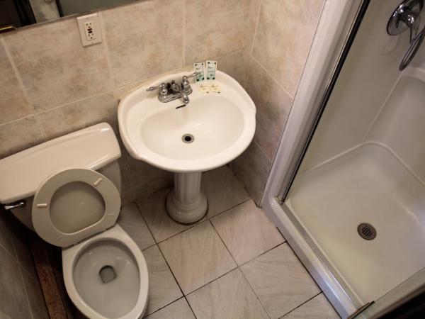 Hotel Casa Bella : photo 2 de la chambre chambre 2 lits queen-size Économique - demi sous-sol