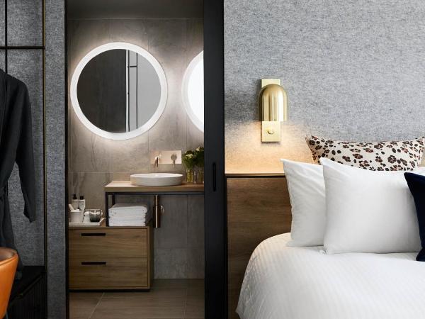 Zagame's House : photo 2 de la chambre neon suite - breakfast and parking included