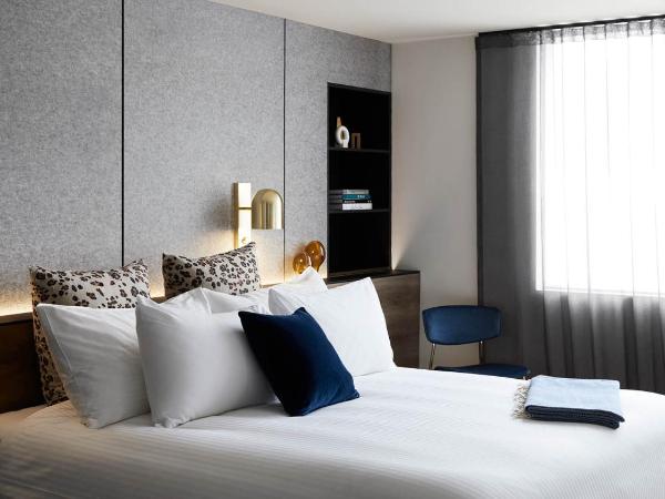 Zagame's House : photo 1 de la chambre neon suite - breakfast and parking included