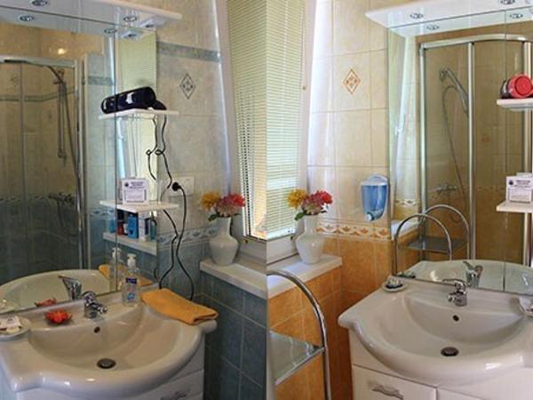 Kenézy Lux Apartman Vendégház : photo 3 de la chambre chambre triple avec salle de bains privative