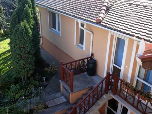 Kenézy Lux Apartman Vendégház : photo 4 de la chambre chambre triple avec salle de bains privative