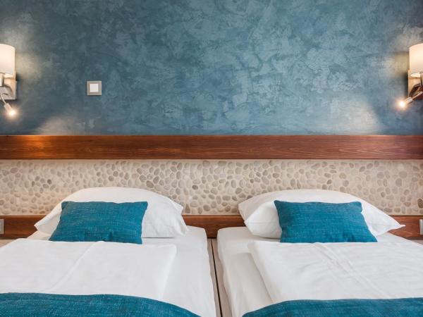 Hotel Porec : photo 2 de la chambre chambre lits jumeaux avec balcon