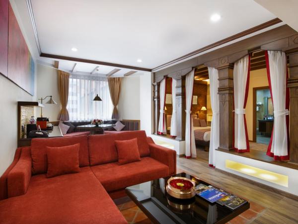 Royal Singi Hotel : photo 2 de la chambre suite familiale