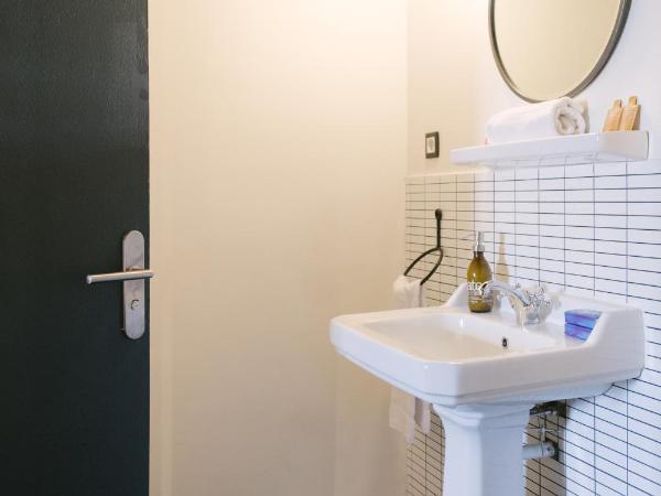 HO36 Hostel : photo 2 de la chambre chambre double standard avec salle de bains privative