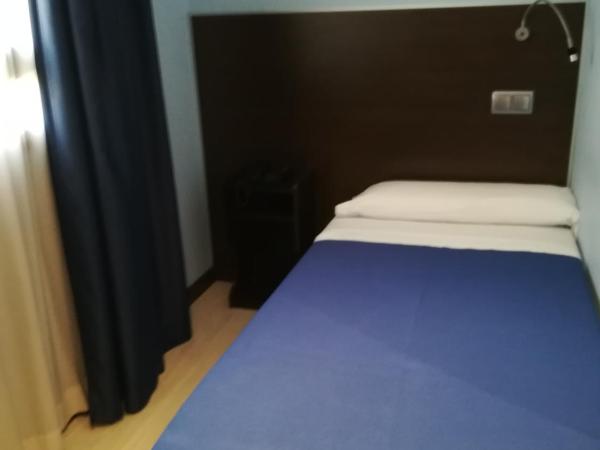 Hostal Avenida Barajas : photo 1 de la chambre chambre simple