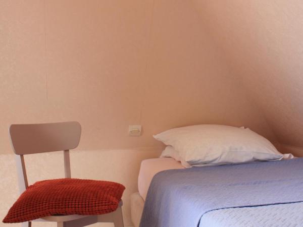 Pension de Kerioual : photo 7 de la chambre chambre lits jumeaux avec salle de bains commune