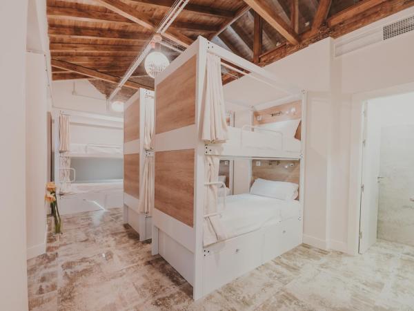 4U Hostel : photo 8 de la chambre lit dans dortoir mixte de 8 lits